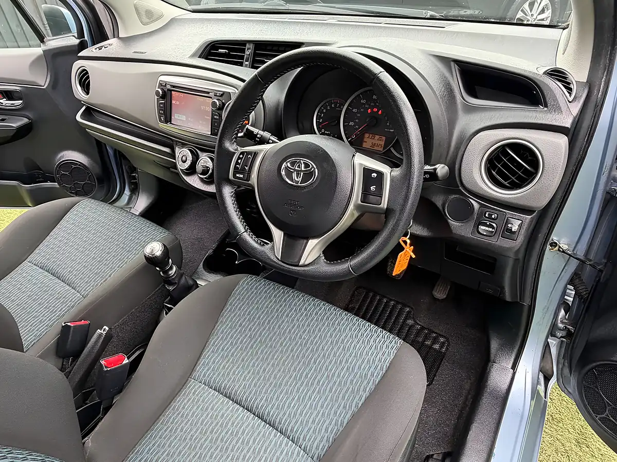Used 2011 Toyota Yaris Tr Blue - Interior and Exterior details 3