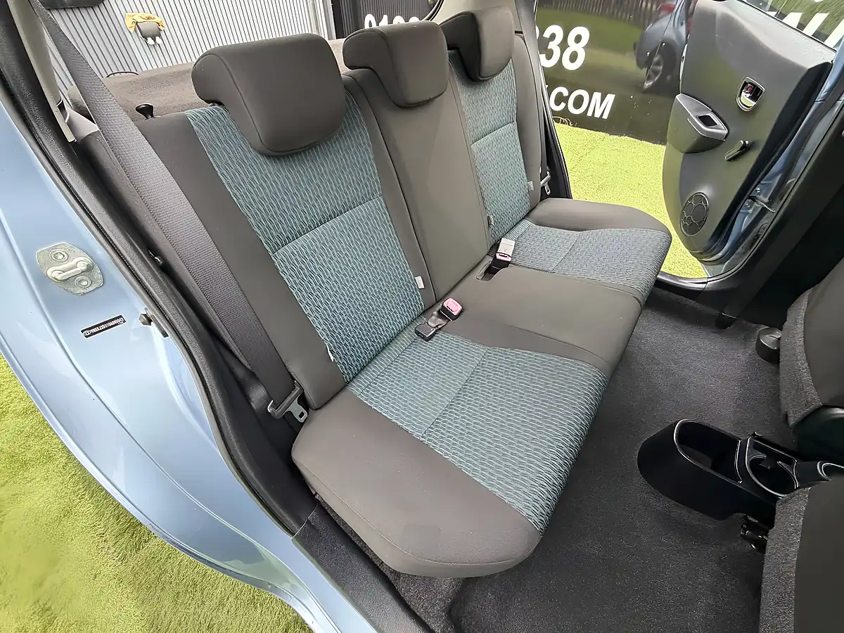Used 2011 Toyota Yaris Tr Blue - Interior and Exterior details 5