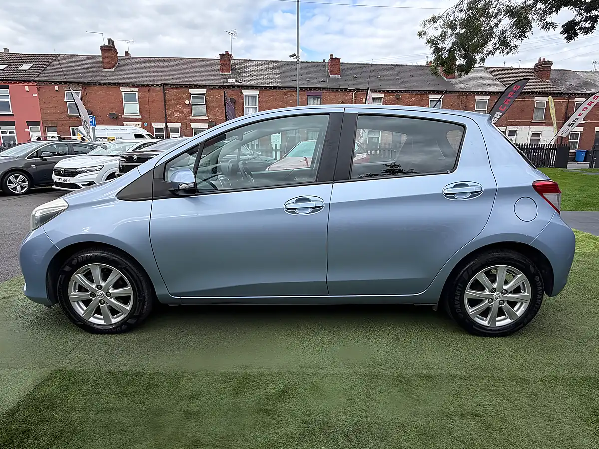 Used 2011 Toyota Yaris Tr Blue - Interior and Exterior details 8