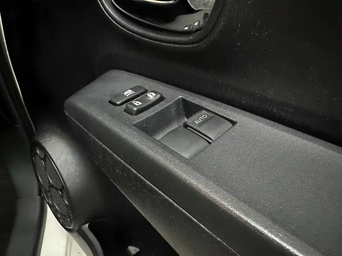 Used 2011 Toyota Yaris Tr White - Interior and Exterior details 14