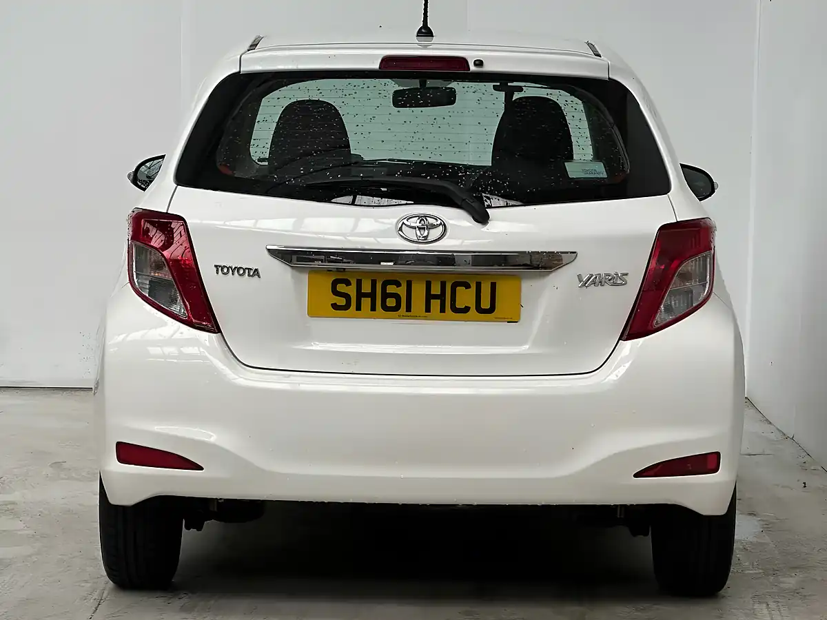 Used 2011 Toyota Yaris Tr White - Interior and Exterior details 5