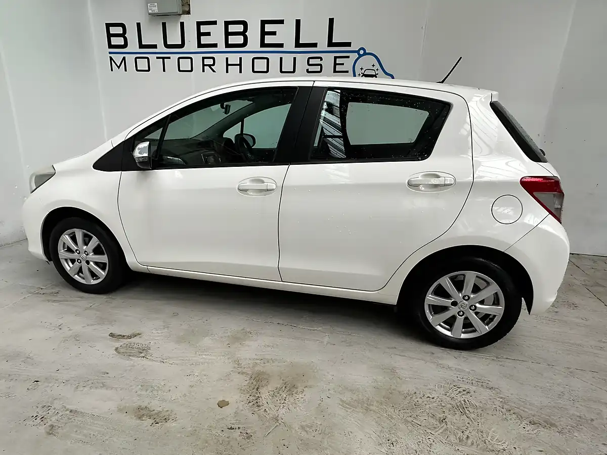 Used 2011 Toyota Yaris Tr White - Interior and Exterior details 6
