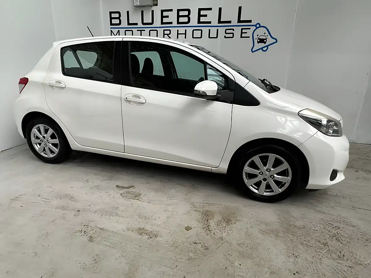 Used 2011 Toyota Yaris Tr White - Interior and Exterior details 7