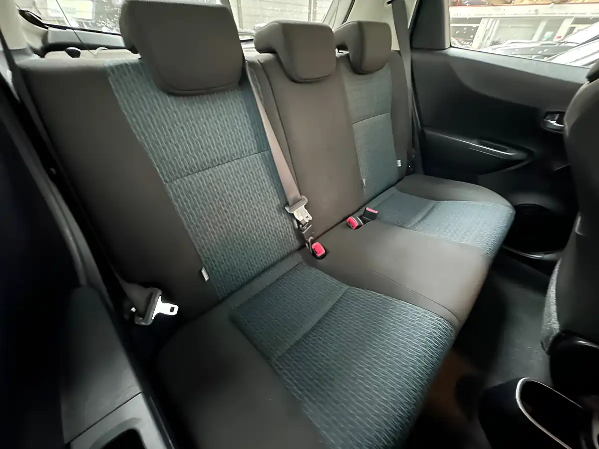 Used 2011 Toyota Yaris Tr White - Interior and Exterior details 8