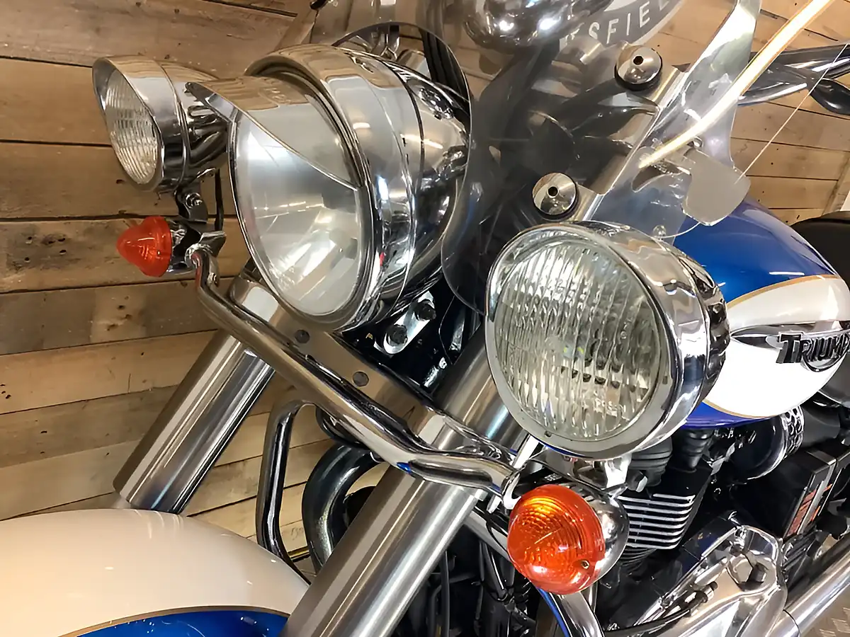Used 2011 Triumph Bonneville Blue - Interior and Exterior details 15