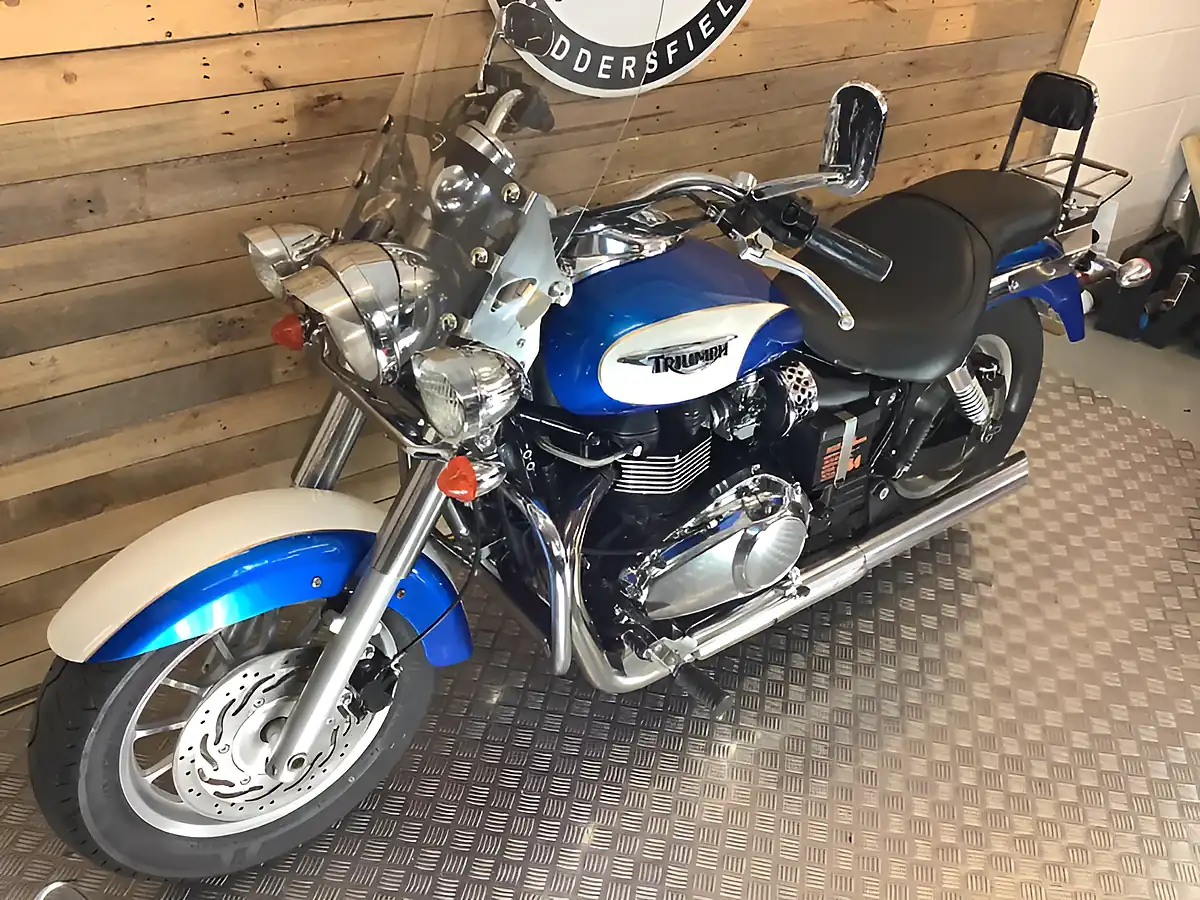 Used 2011 Triumph Bonneville Blue - Interior and Exterior details 3