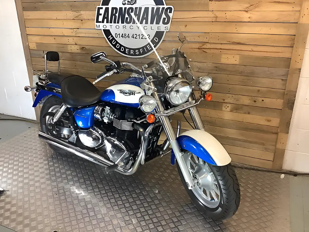 Used 2011 Triumph Bonneville Blue - Interior and Exterior details 5