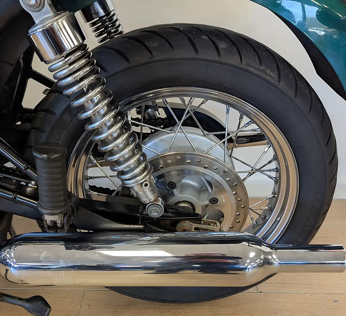 Used 2011 Triumph Bonneville T100 Green - Interior and Exterior details 11