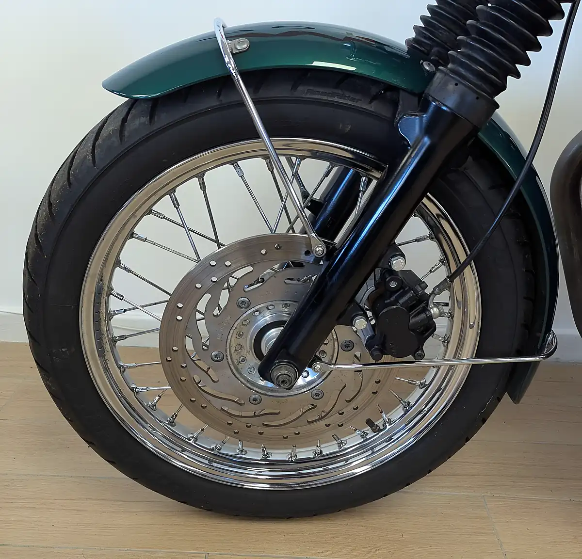 Used 2011 Triumph Bonneville T100 Green - Interior and Exterior details 15