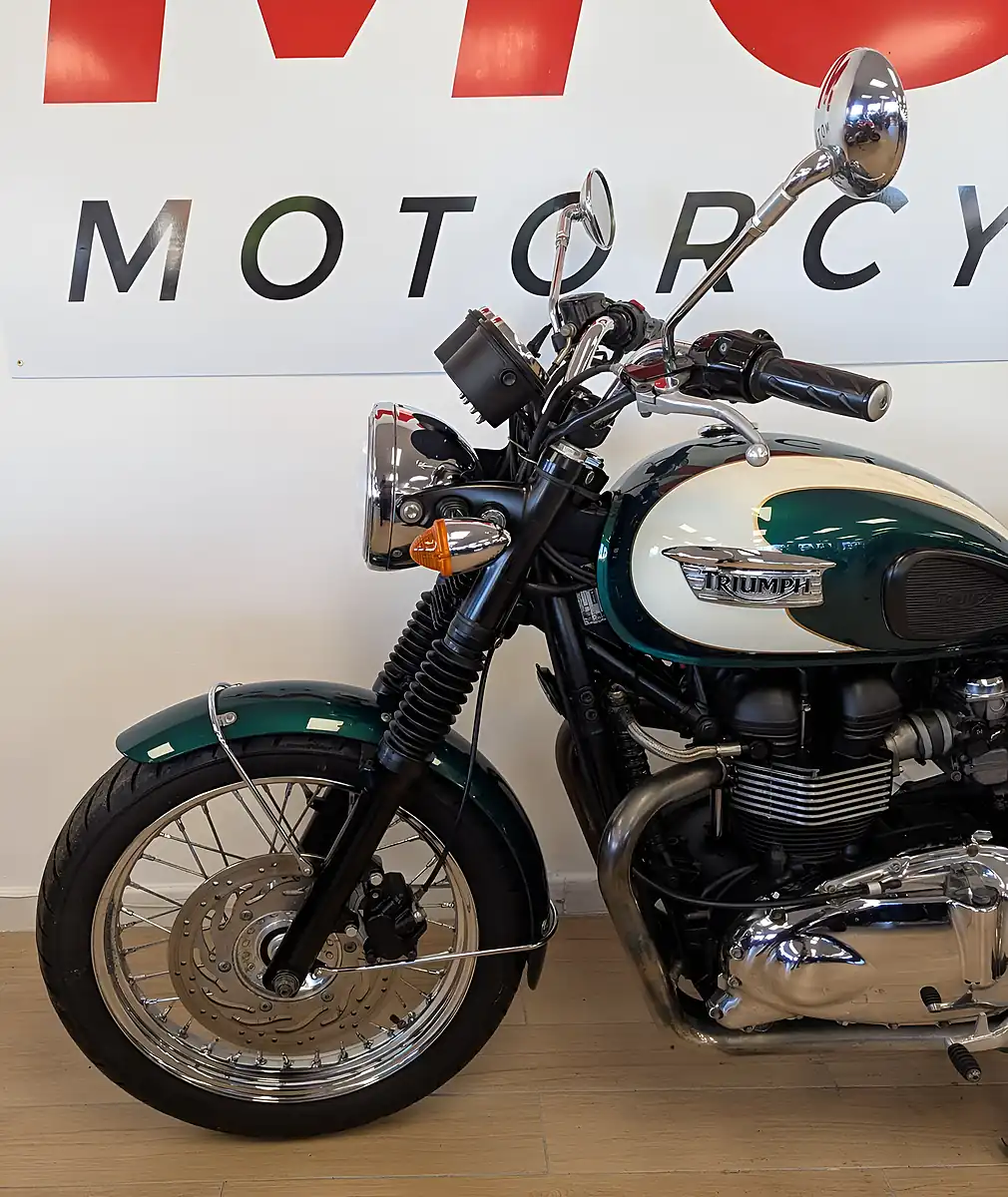 Used 2011 Triumph Bonneville T100 Green - Interior and Exterior details 9