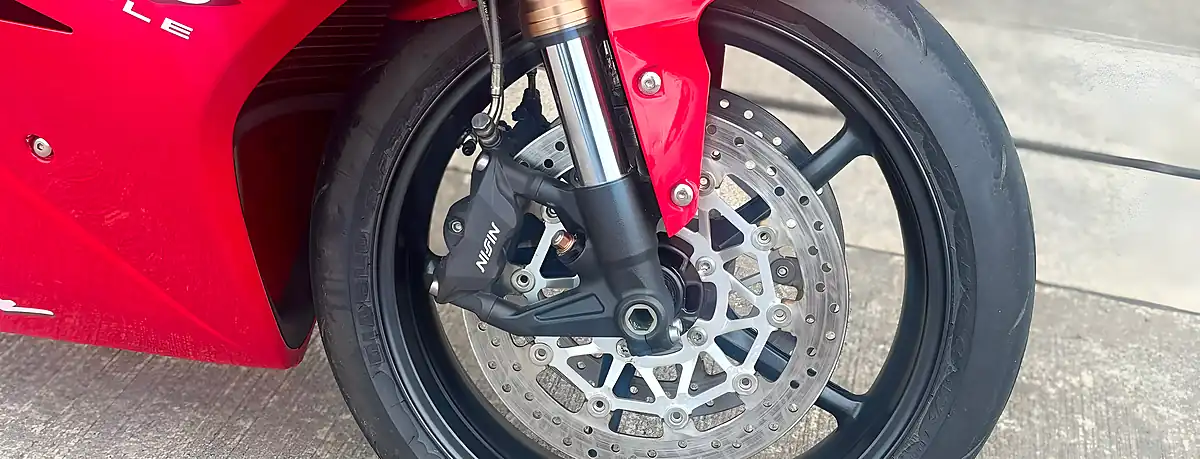 Used 2011 Triumph Daytona Diablo Red - Interior and Exterior details 3