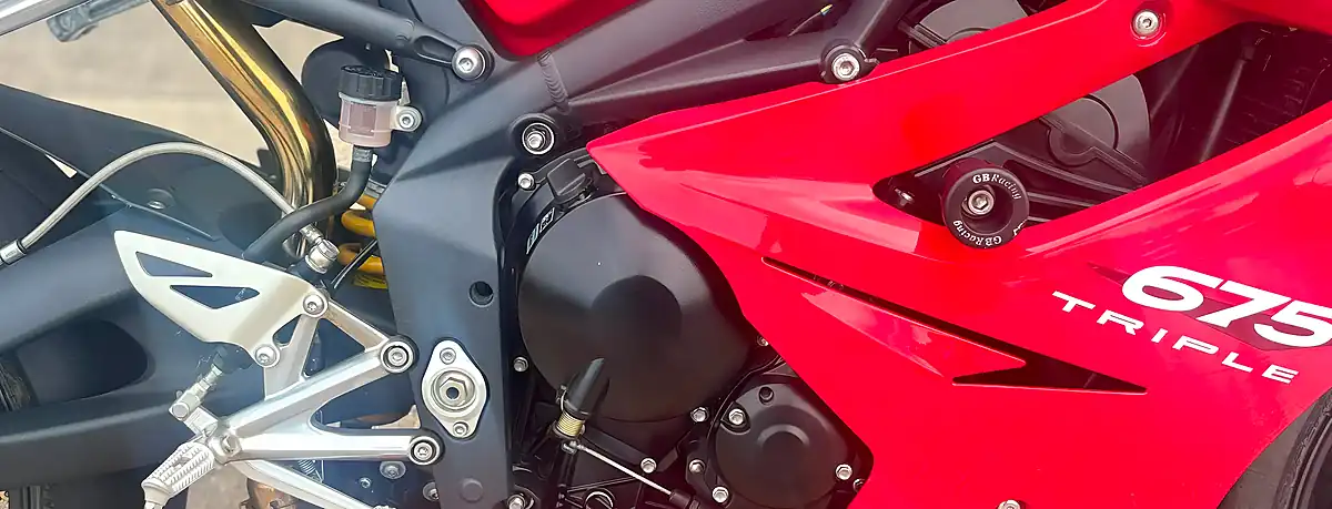 Used 2011 Triumph Daytona Diablo Red - Interior and Exterior details 4