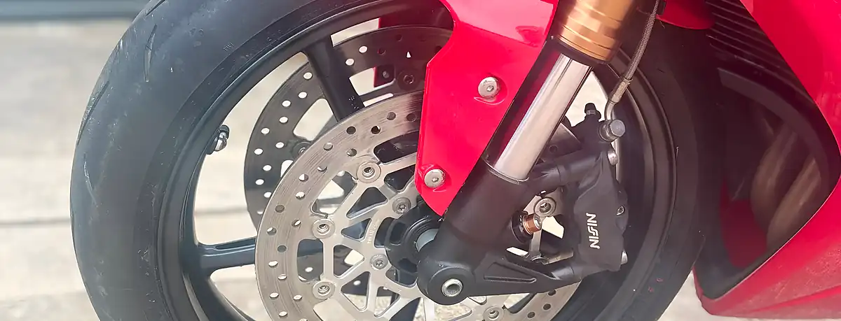 Used 2011 Triumph Daytona Diablo Red - Interior and Exterior details 8