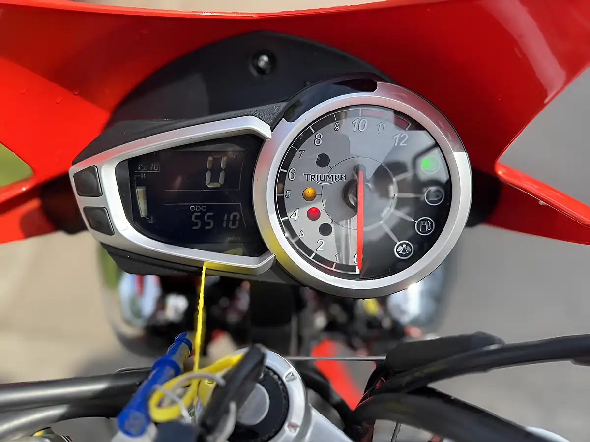 Used 2011 Triumph Speed Triple 1050 Orange - Interior and Exterior details 11