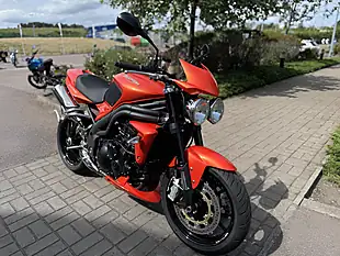 Used 2011 Triumph Speed Triple 1050 Orange - Interior and Exterior details 3