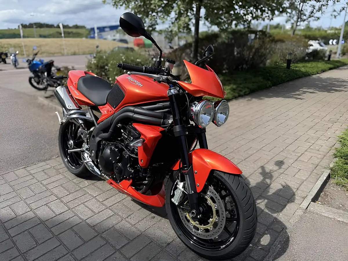 Used 2011 Triumph Speed Triple 1050 Orange - Interior and Exterior details 3