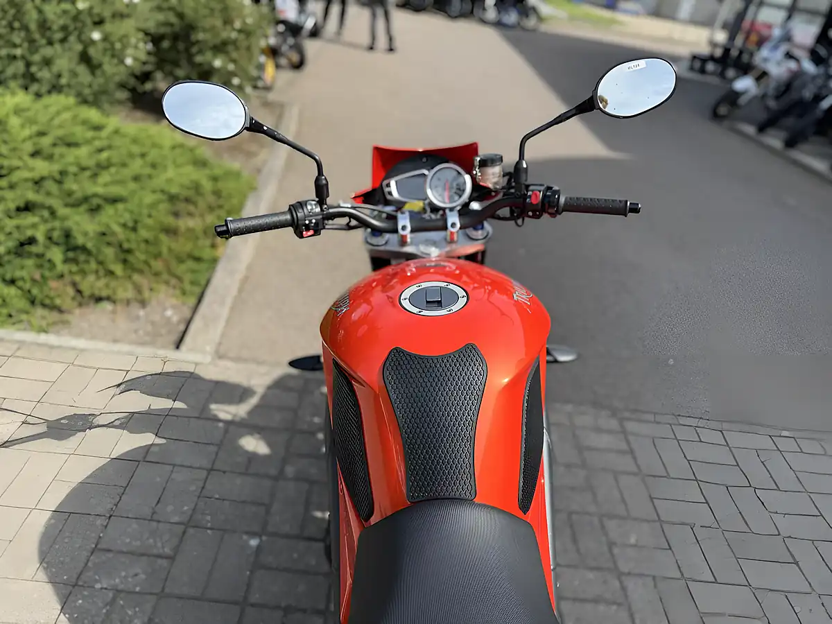 Used 2011 Triumph Speed Triple 1050 Orange - Interior and Exterior details 9