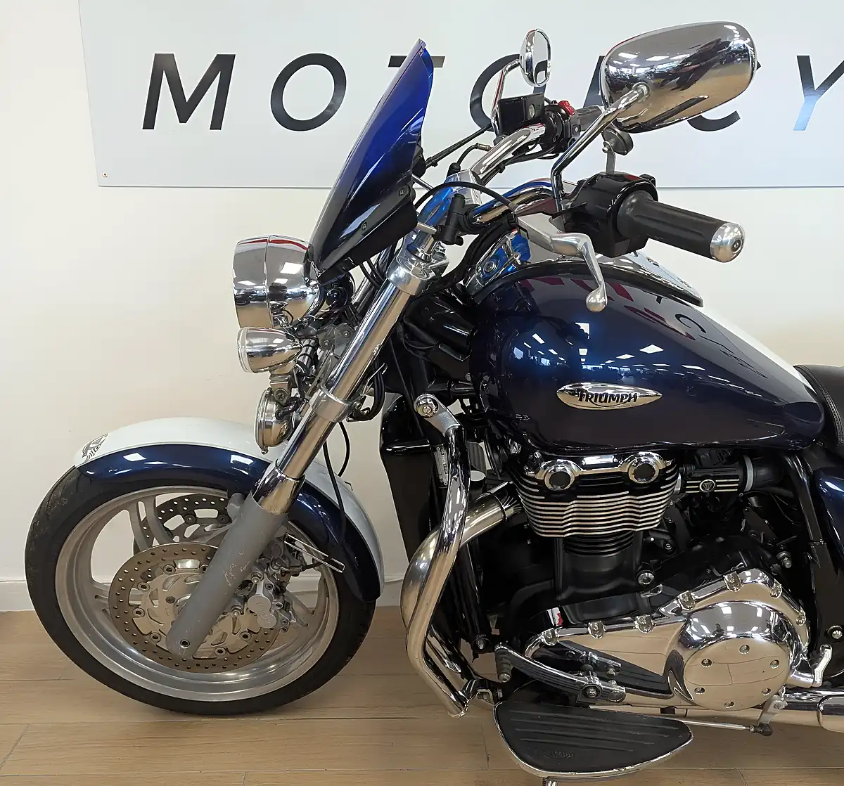 Used 2011 Triumph Thunderbird 1600 Custom Blue - Interior and Exterior details 19