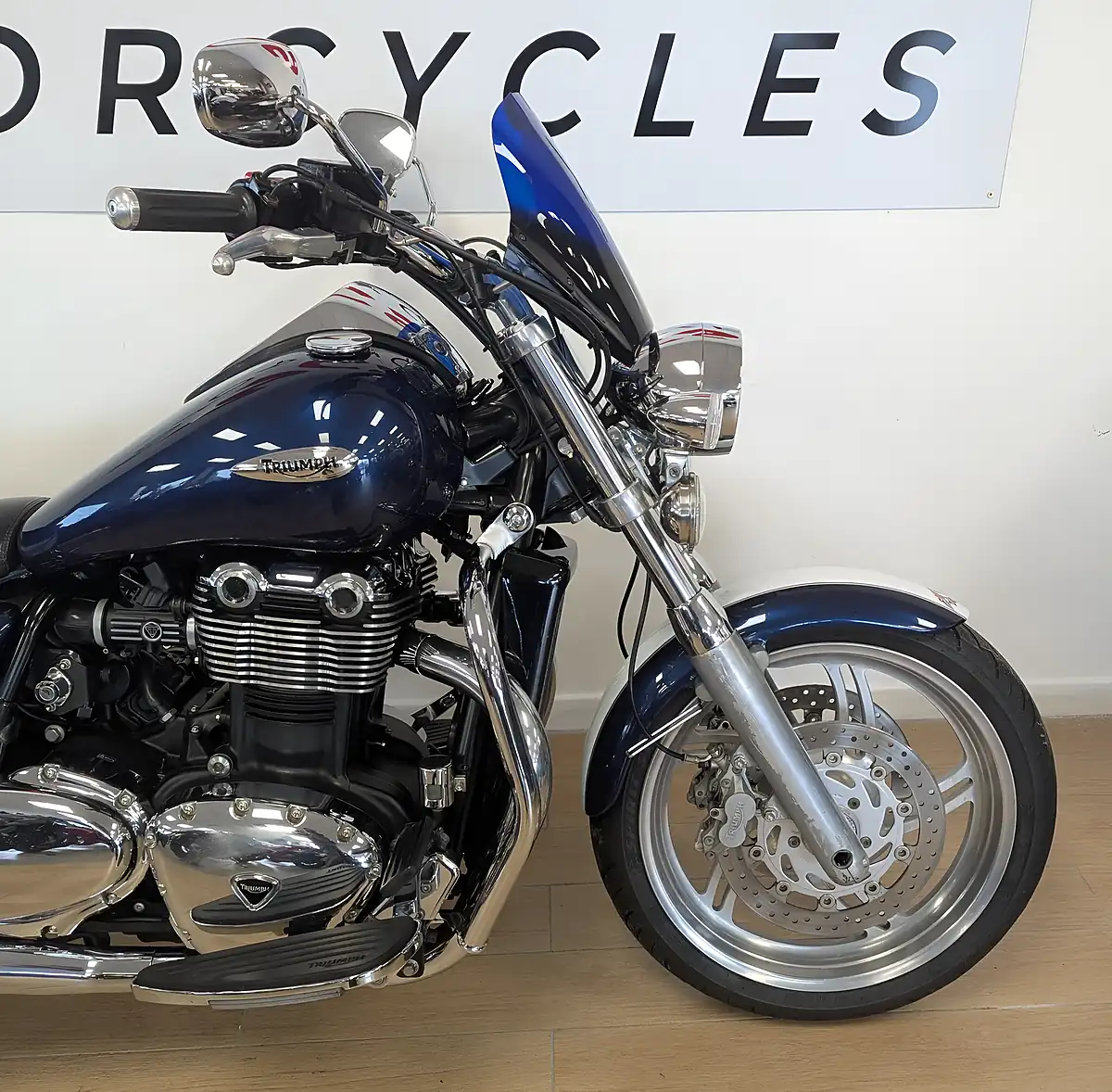 Used 2011 Triumph Thunderbird 1600 Custom Blue - Interior and Exterior details 7