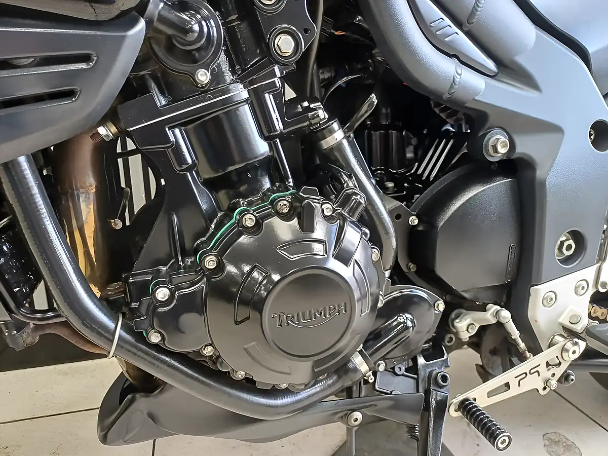 Used 2011 Triumph Tiger 1050 Black - Interior and Exterior details 11