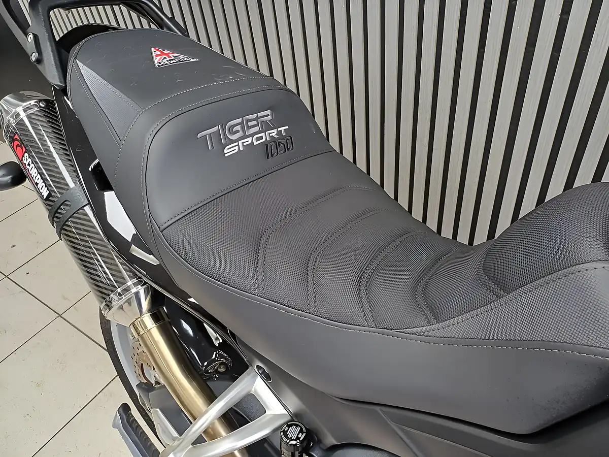 Used 2011 Triumph Tiger 1050 Black - Interior and Exterior details 13