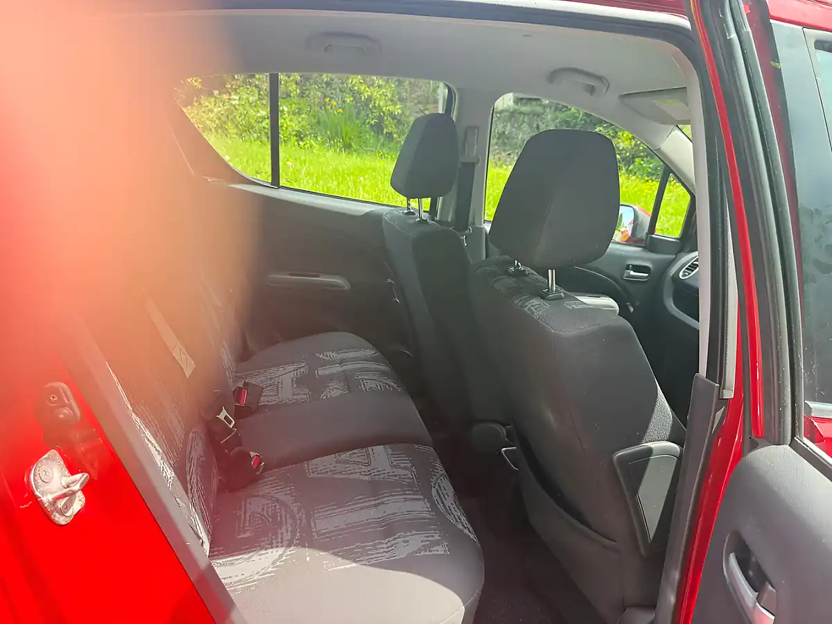 Used 2011 Vauxhall Agila S Red - Interior and Exterior details 11