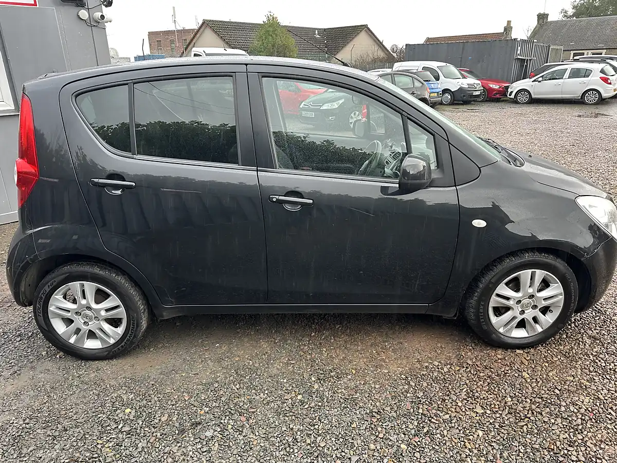 Used 2011 Vauxhall Agila Se Black - Interior and Exterior details 15