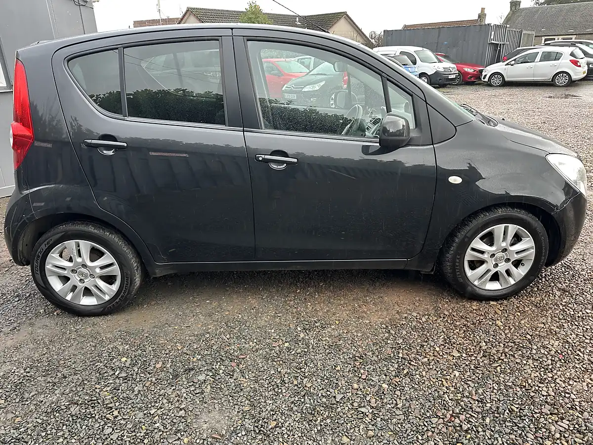 Used 2011 Vauxhall Agila Se Black - Interior and Exterior details 16