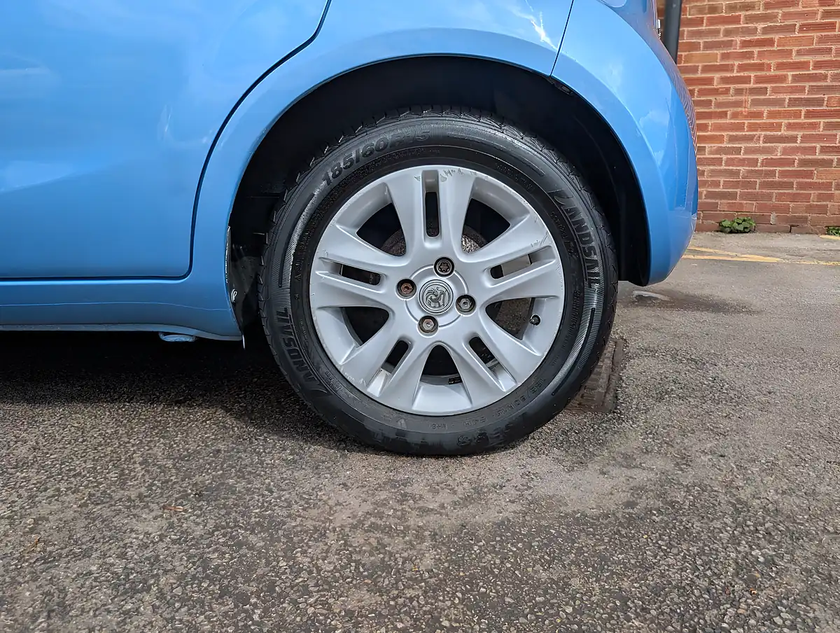 Used 2011 Vauxhall Agila Se Blue - Interior and Exterior details 10