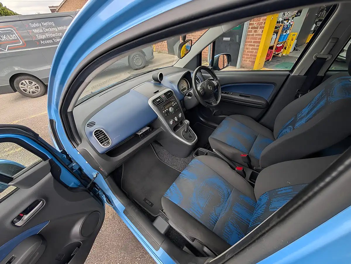 Used 2011 Vauxhall Agila Se Blue - Interior and Exterior details 11