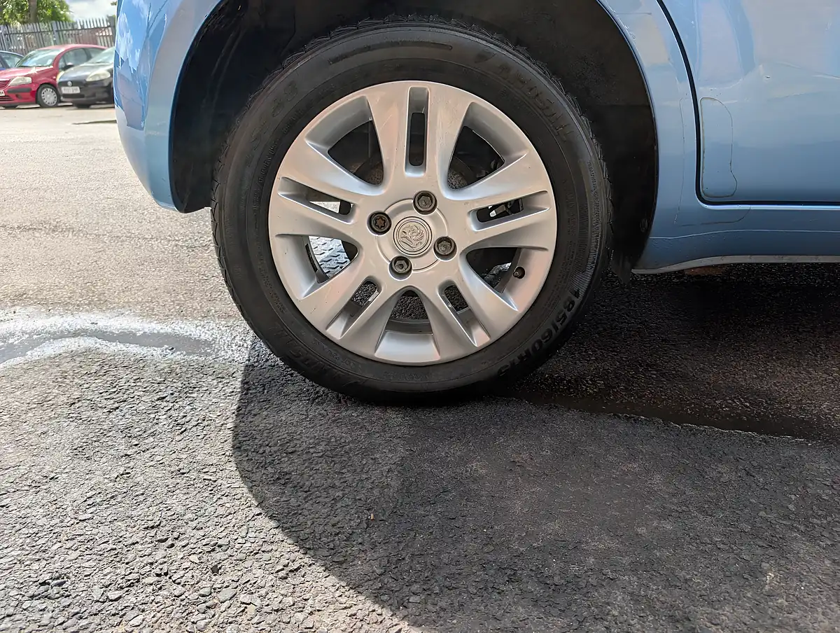 Used 2011 Vauxhall Agila Se Blue - Interior and Exterior details 7