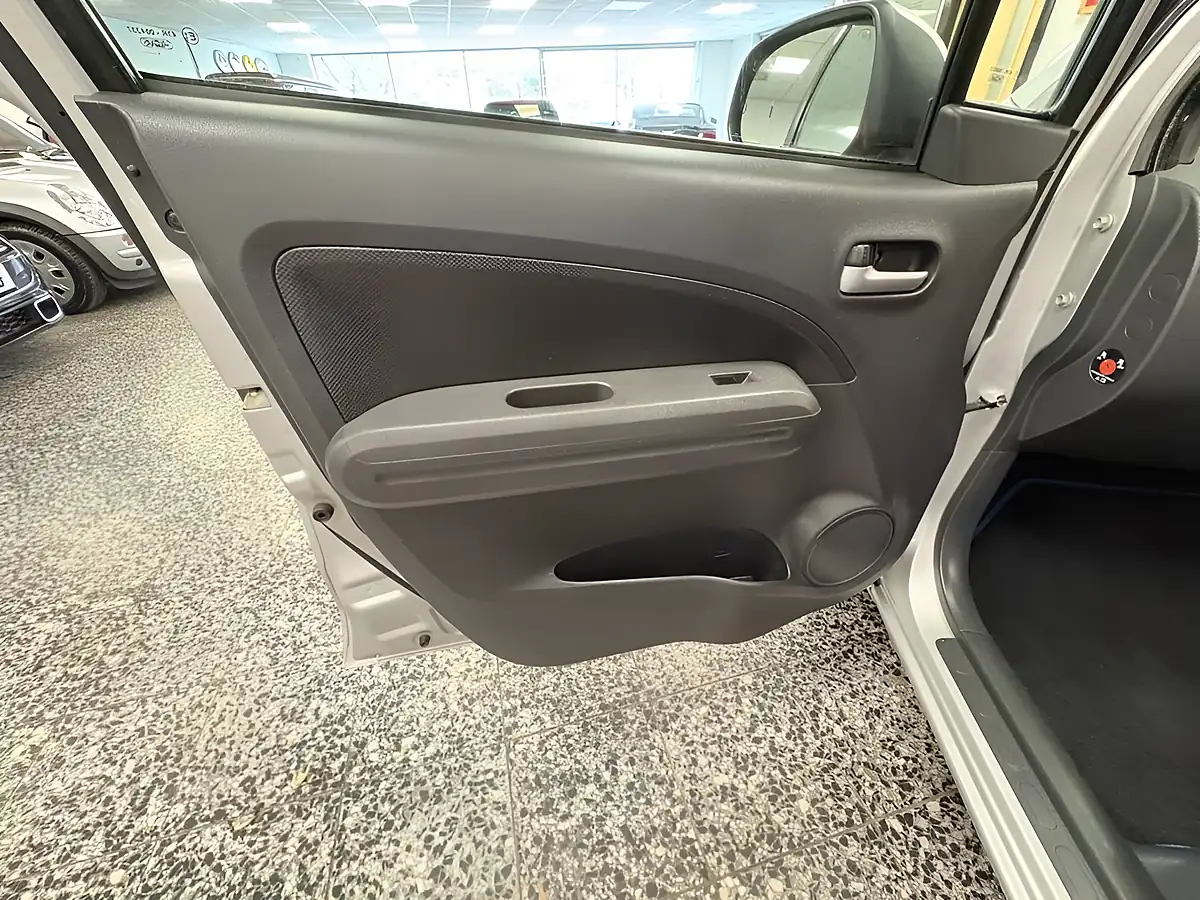 Used 2011 Vauxhall Agila Se Silver - Interior and Exterior details 14