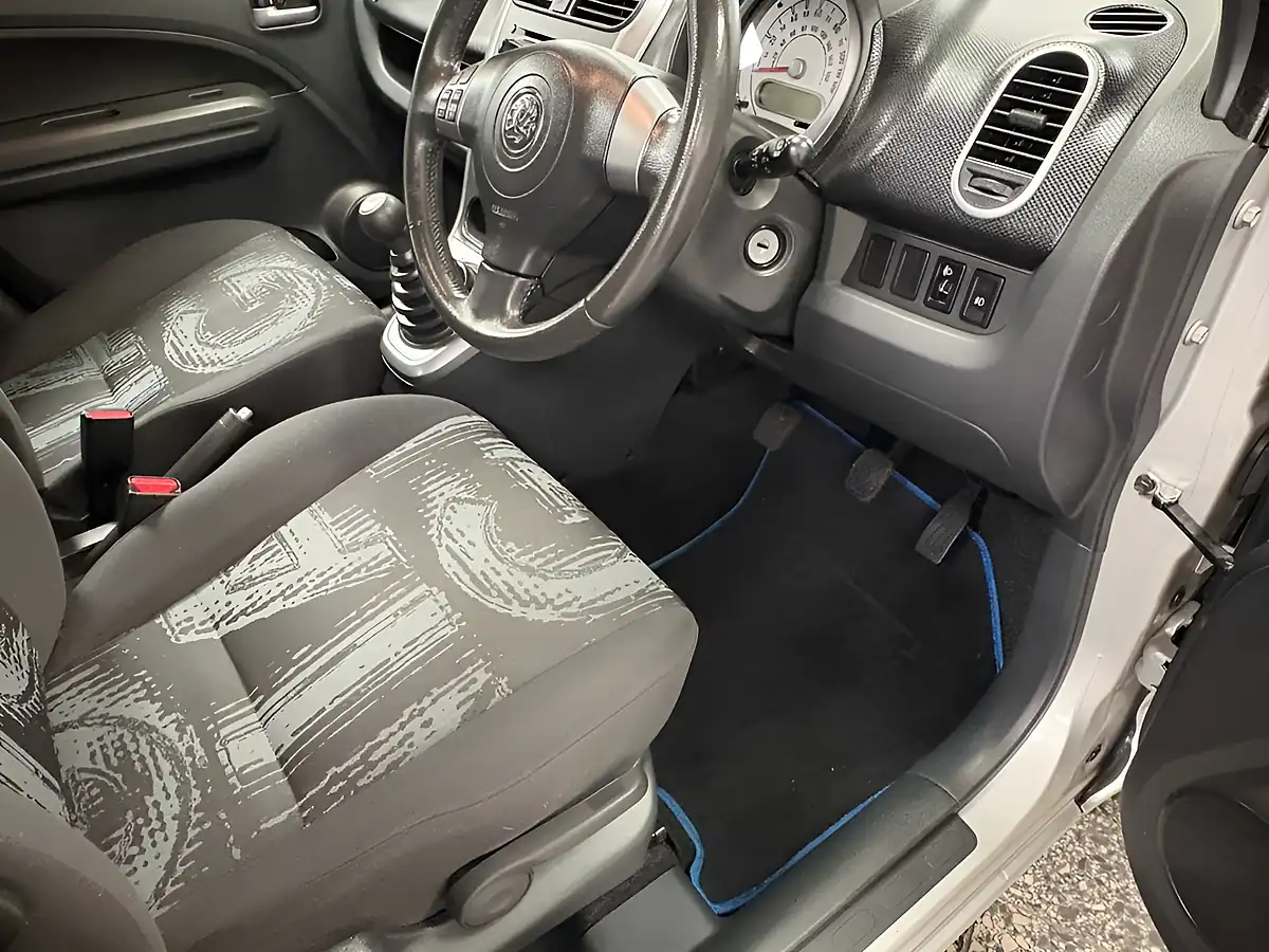 Used 2011 Vauxhall Agila Se Silver - Interior and Exterior details 16