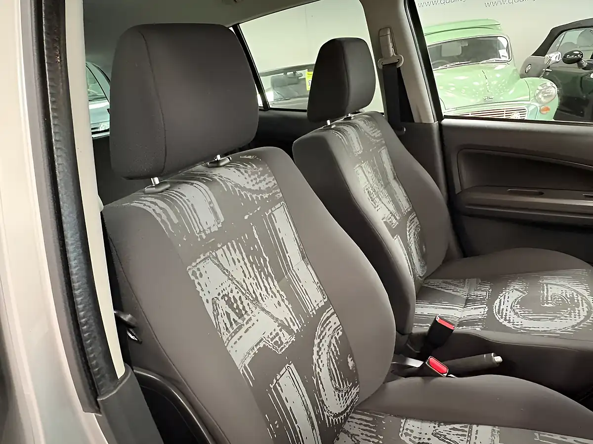 Used 2011 Vauxhall Agila Se Silver - Interior and Exterior details 17