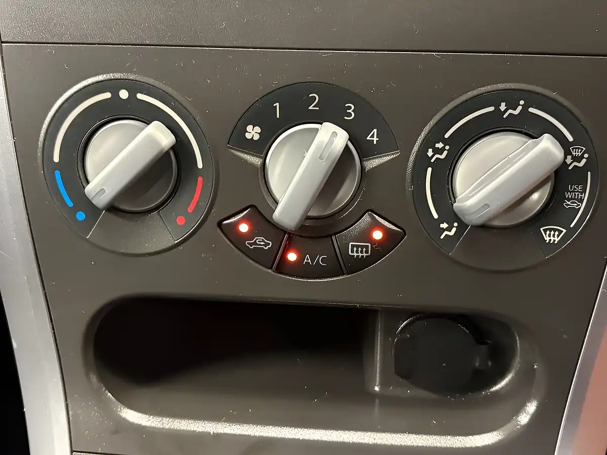 Used 2011 Vauxhall Agila Se Silver - Interior and Exterior details 19