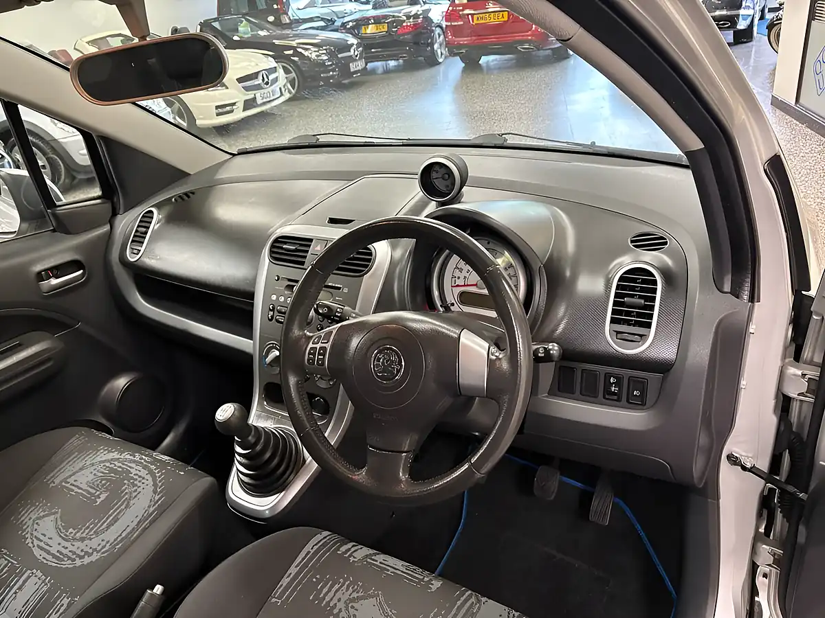 Used 2011 Vauxhall Agila Se Silver - Interior and Exterior details 2