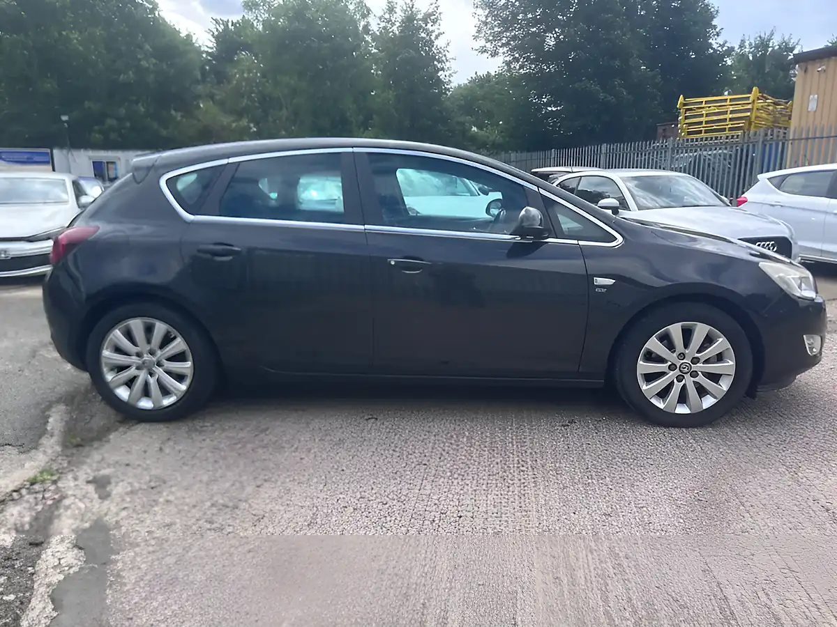 Used 2011 Vauxhall Astra Elite Black - Interior and Exterior details 3
