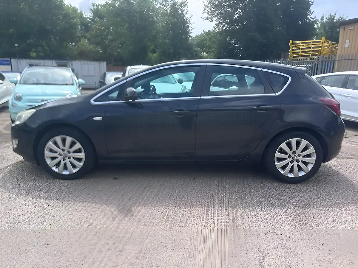 Used 2011 Vauxhall Astra Elite Black - Interior and Exterior details 6