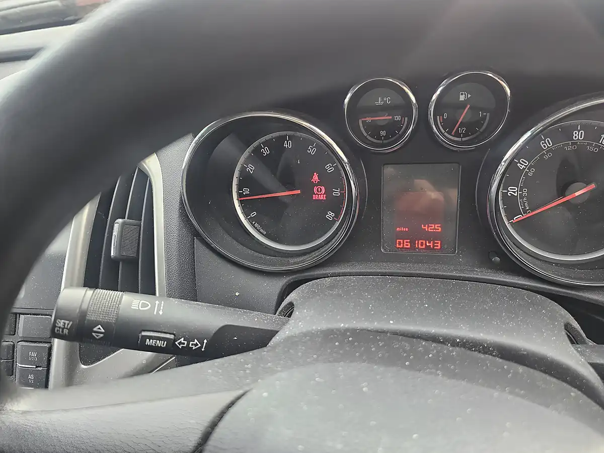 Used 2011 Vauxhall Astra Excite Silver - Interior and Exterior details 10