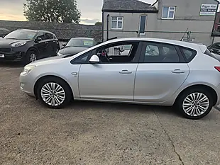 Used 2011 Vauxhall Astra Excite Silver - Interior and Exterior details 5