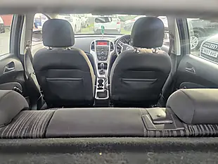 Used 2011 Vauxhall Astra Excite Silver - Interior and Exterior details 9