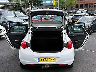 Used 2011 Vauxhall Astra Excite White - Interior and Exterior details 11