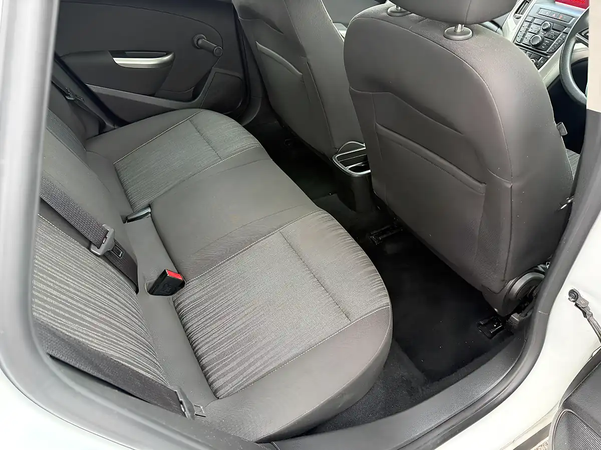 Used 2011 Vauxhall Astra Excite White - Interior and Exterior details 13