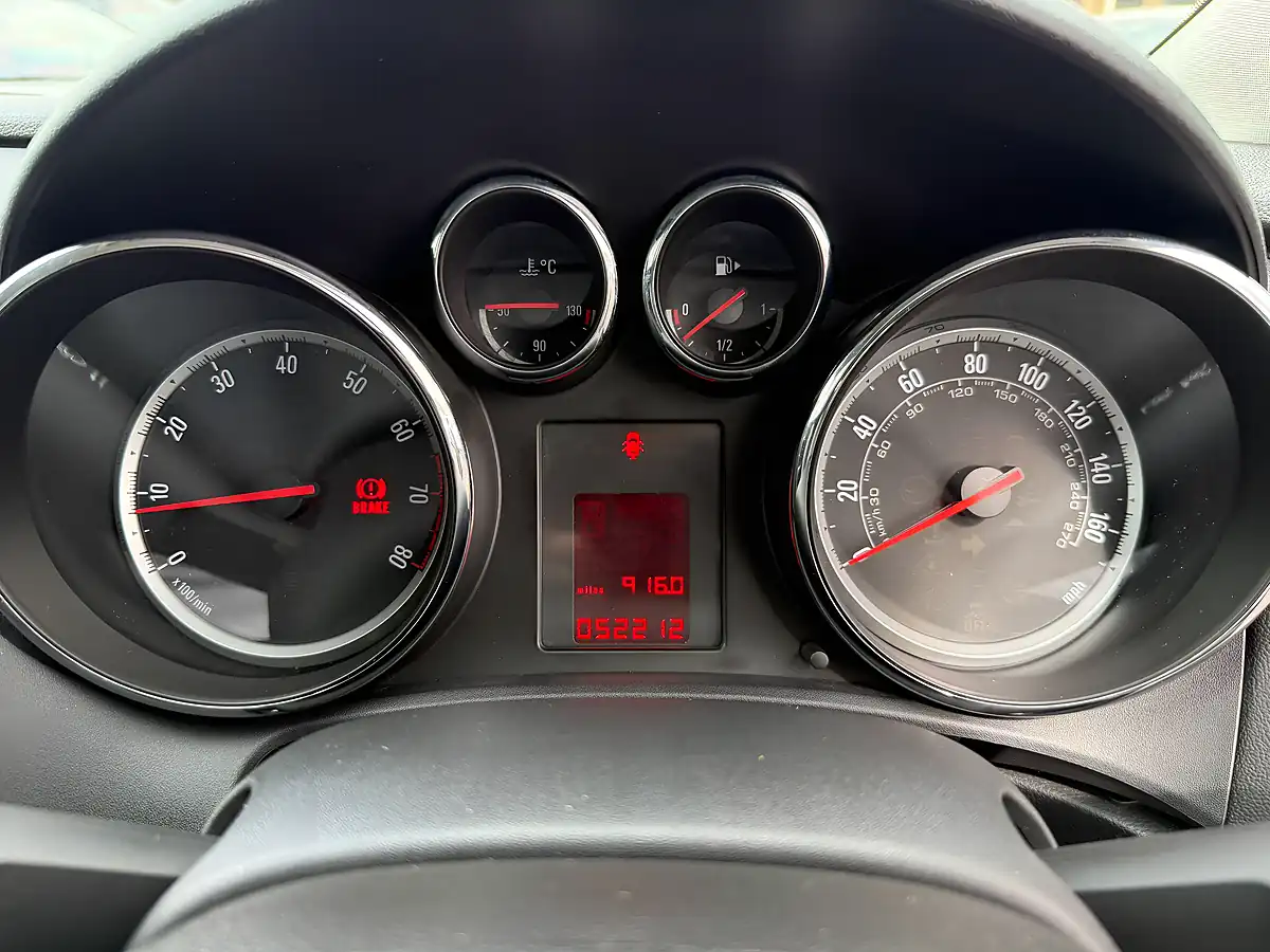 Used 2011 Vauxhall Astra Excite White - Interior and Exterior details 14