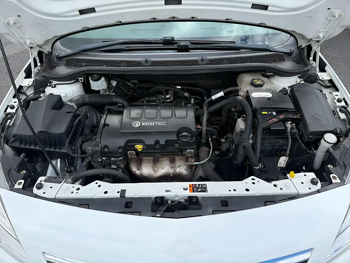 Used 2011 Vauxhall Astra Excite White - Interior and Exterior details 18