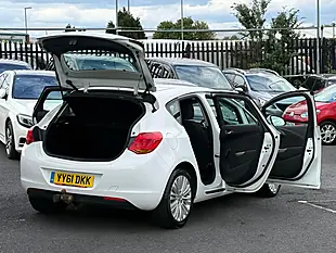 Used 2011 Vauxhall Astra Excite White - Interior and Exterior details 2