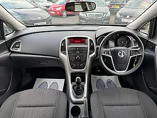 Used 2011 Vauxhall Astra Excite White - Interior and Exterior details 3