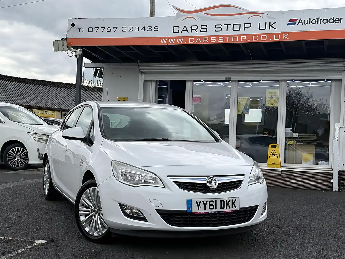 Used 2011 Vauxhall Astra Excite White - Interior and Exterior details 6