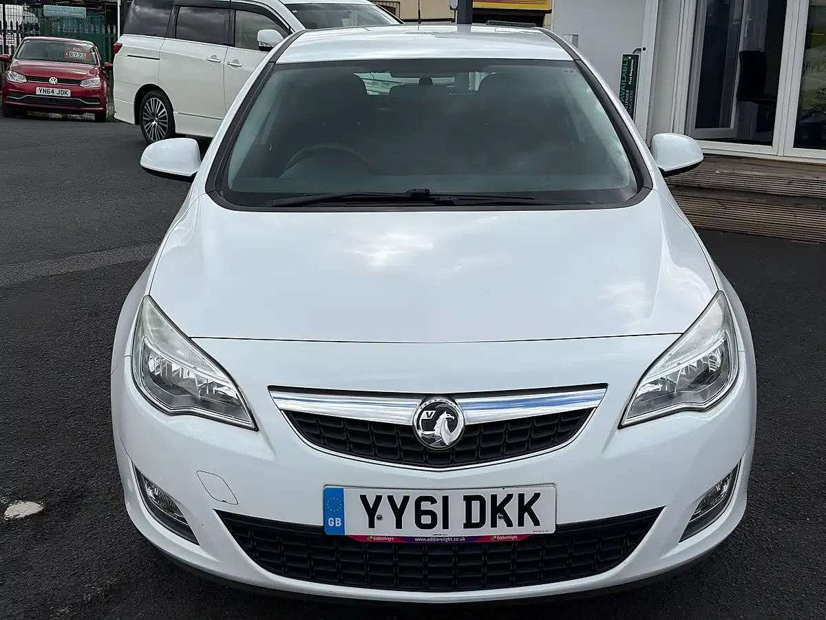 Used 2011 Vauxhall Astra Excite White - Interior and Exterior details 8