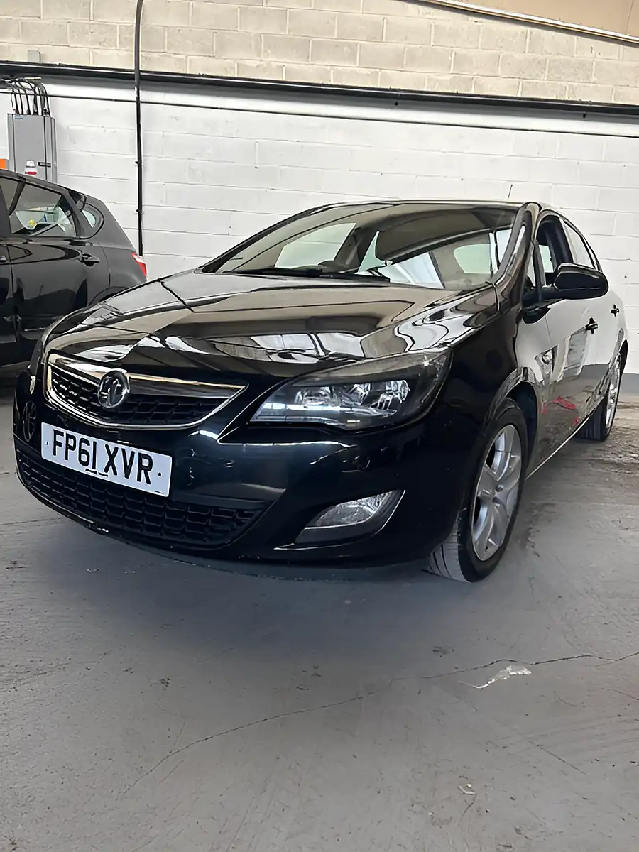 Used 2011 Vauxhall Astra Exclusiv Black - Front View